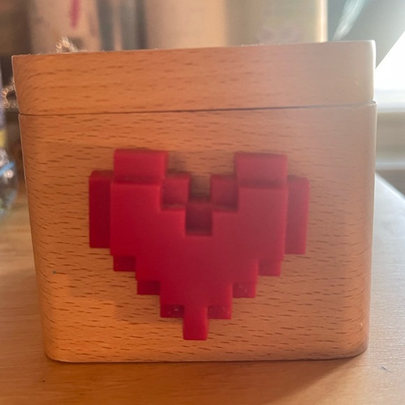 Hi I am selling this love box for cheaper than I bought it! <3 - Picture 4 of 8